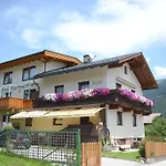 Ferienhaus Raffeiner Apartamento Uderns